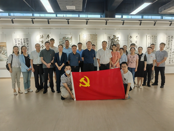 淮糧集團(tuán)、市糧食和物資儲(chǔ)備局聯(lián)合開(kāi)展“弘揚(yáng)清風(fēng)正氣、傳承廉潔文化”書(shū)法美術(shù)作品展參觀活動(dòng)
