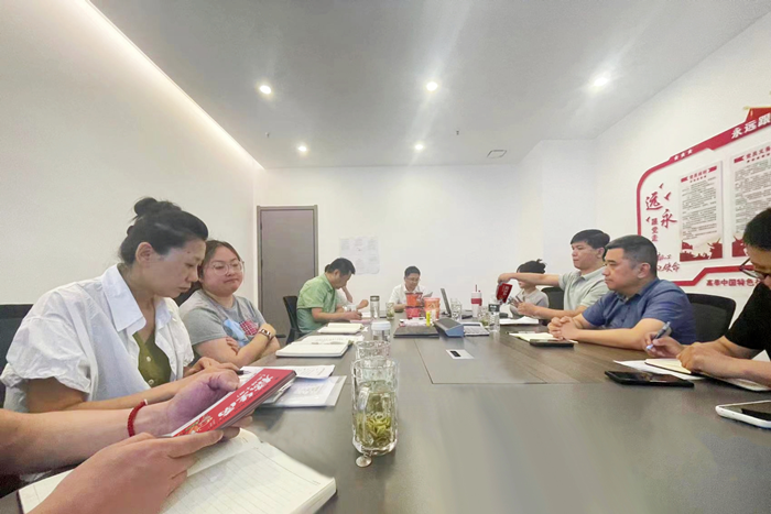 淮糧集團黨委副書記、總經(jīng)理張健深入旭咚公司開展調(diào)研